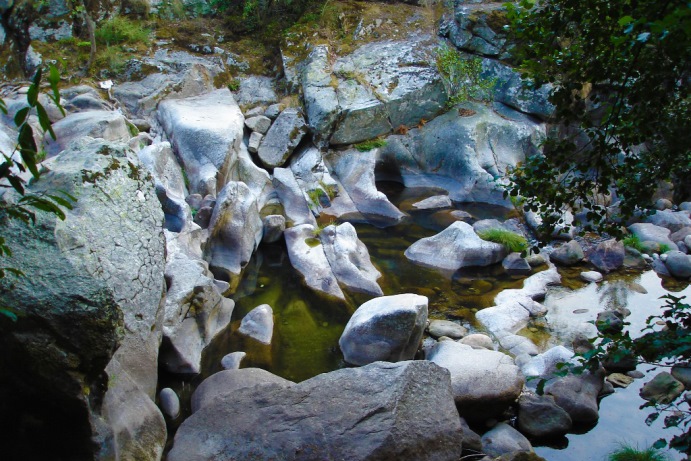 Um rio único em Portugal Rio Bestança