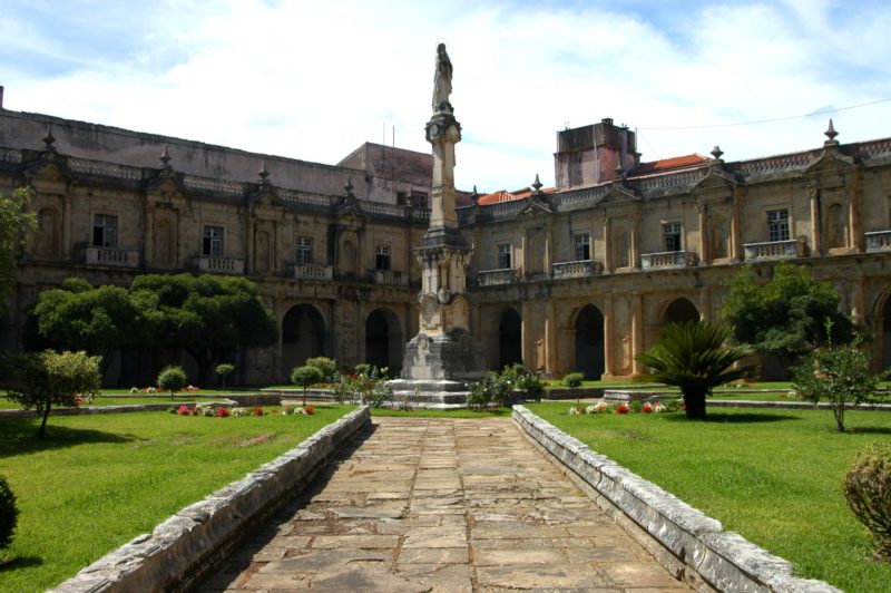 As espantosas lendas dos lugares santos em Portugal As espantosas lendas dos lugares santos em Portugal