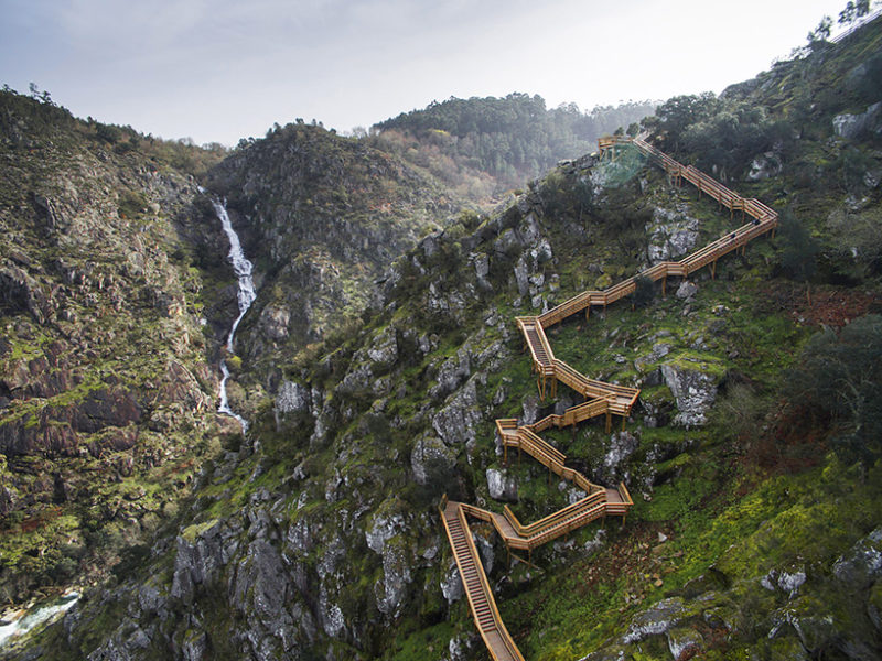 Adrenalina nos Passadiços do Paiva: 480m de piso transparente
