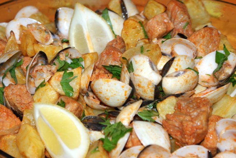 Carne de Porco à Alentejana: origem e receita
