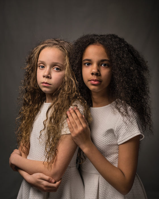 Uma negra e outra branca: as gémeas “milagre” que são capa da National Geographic Uma negra e outra branca: as gémeas “milagre” que são capa da National Geographic