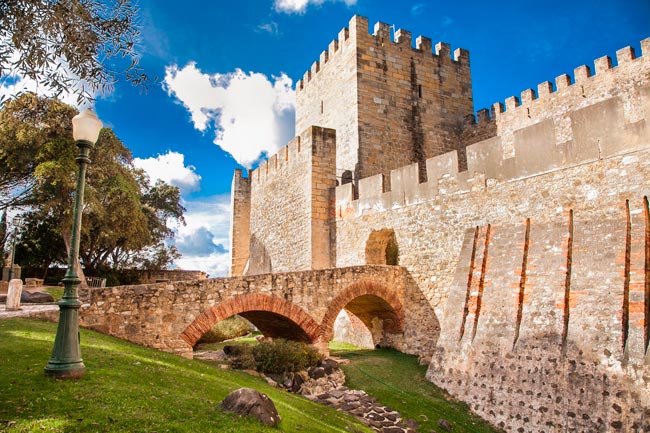 Histórias escondidas de 5 castelos icónicos de Portugal