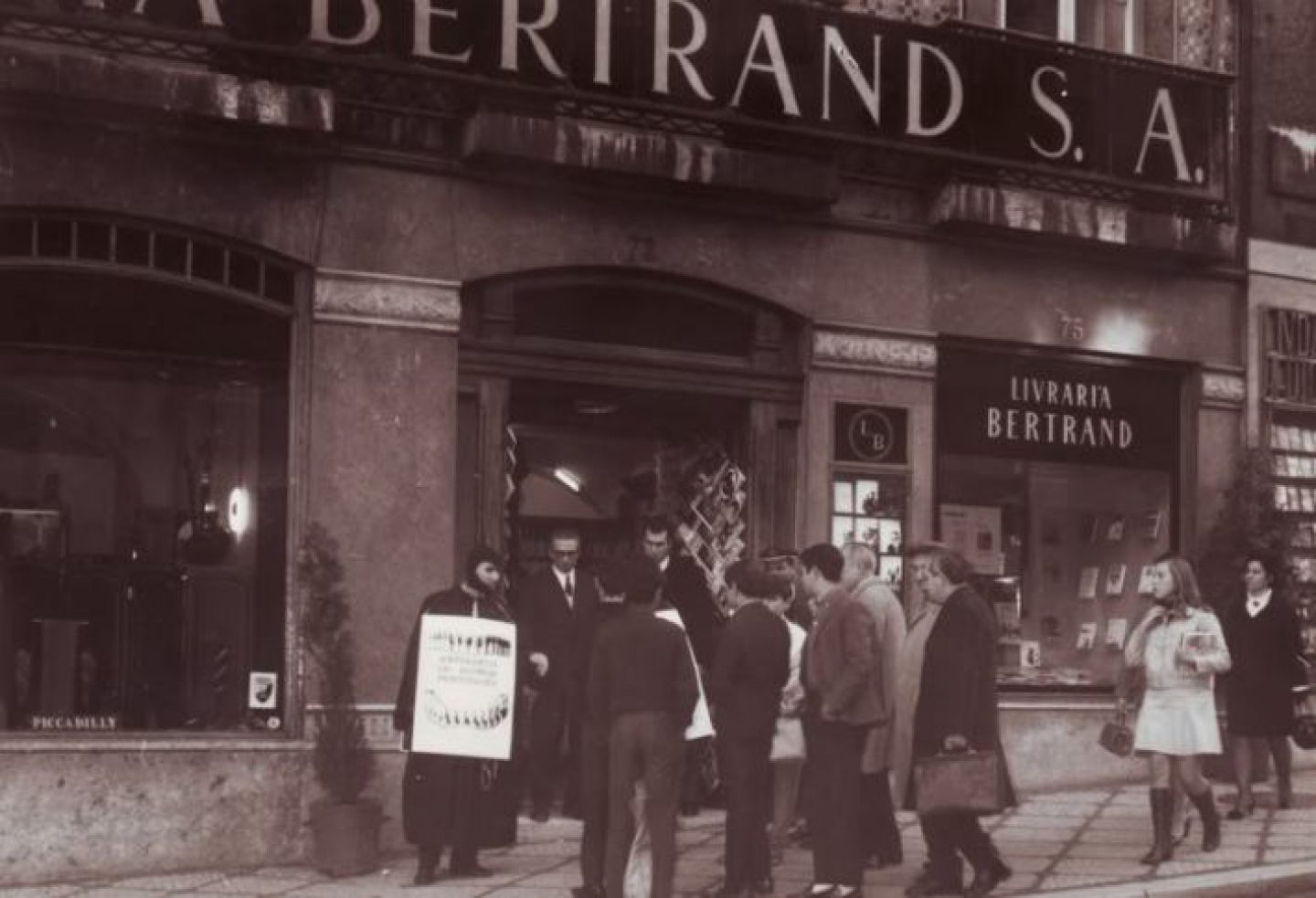 Lisboa tem a livraria mais antiga do mundo: a Bertrand do Chiado livraria mais antiga
