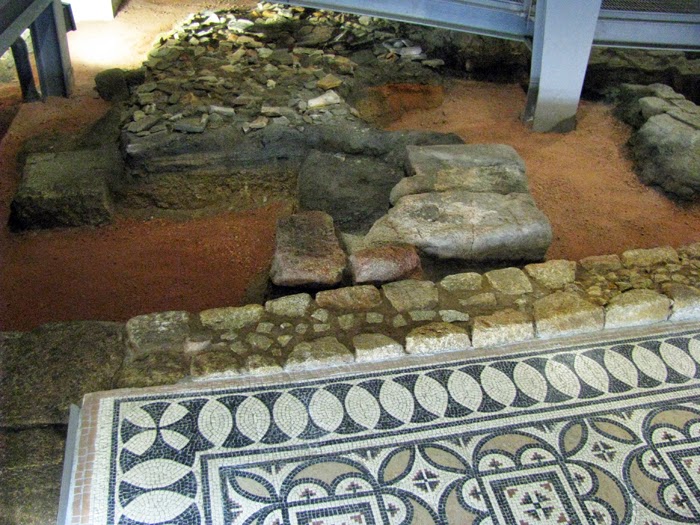 Pátio Romano descoberto na Ribeira, no Porto