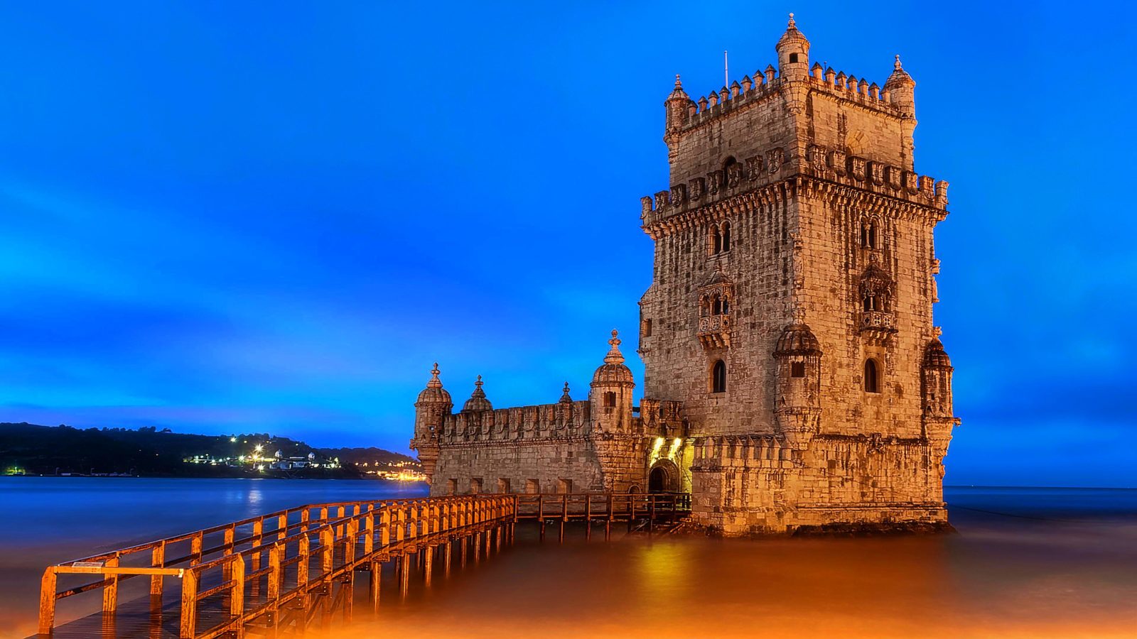 'Todo o mundo está a visitar Portugal': Britânicos explicam porquê