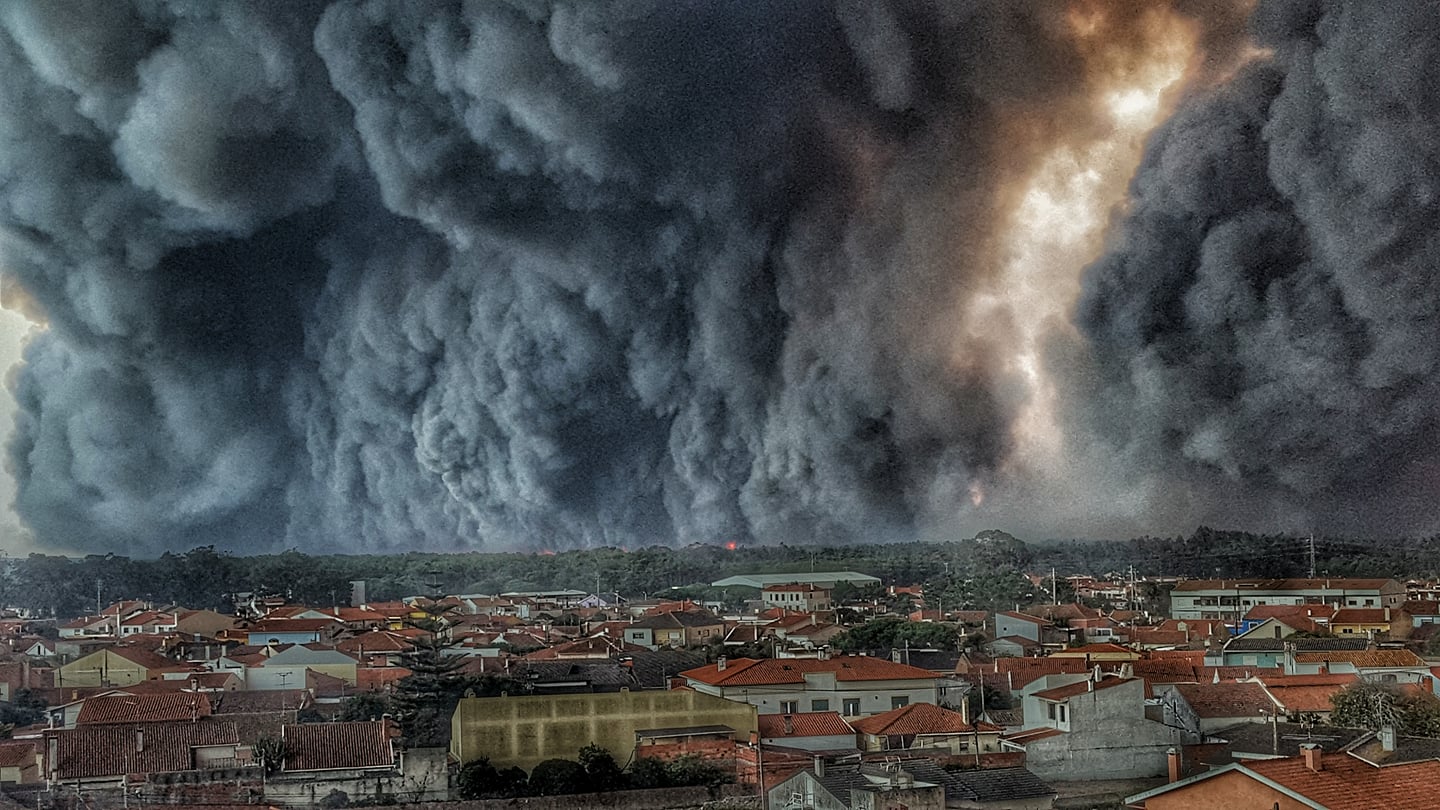 O pior dia do ano de incêndios em imagens (fotografia ©Hélio Madeiras)