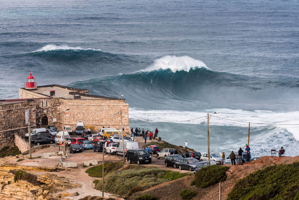 Ondas Gigantes na Nazaré como se formam? Ondas Gigantes na Nazaré como se formam?