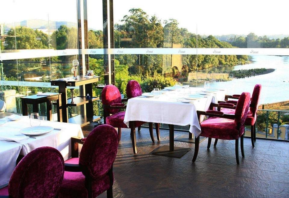 Enjoy place. Кровать возле батареи. Enjoy place. Освещение террасы. Пуфик в офис.