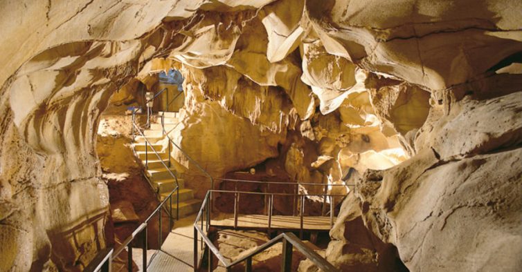 As 12 grutas mais bonitas de Portugal