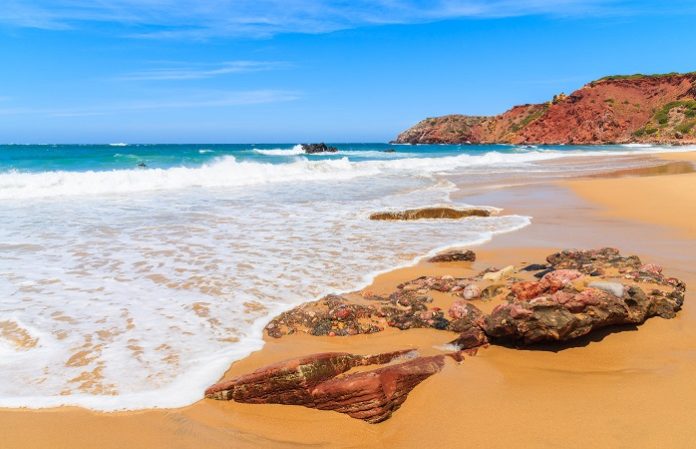 As melhores praias secretas do Algarve