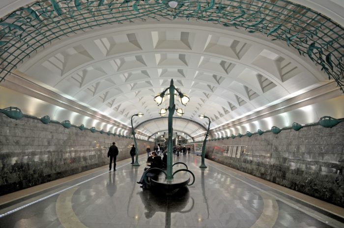 Portugal tem uma das 25 Estações de Metro das mais bonitas do mundo 11 Estação de Slavyansky Bulhvar, Moscovo, Rússia - © Wikimedia Commons