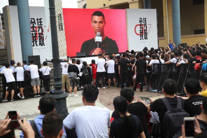 Foi a loucura na visita de Cristiano Ronaldo à China Foi a loucura na visita de Cristiano Ronaldo à China