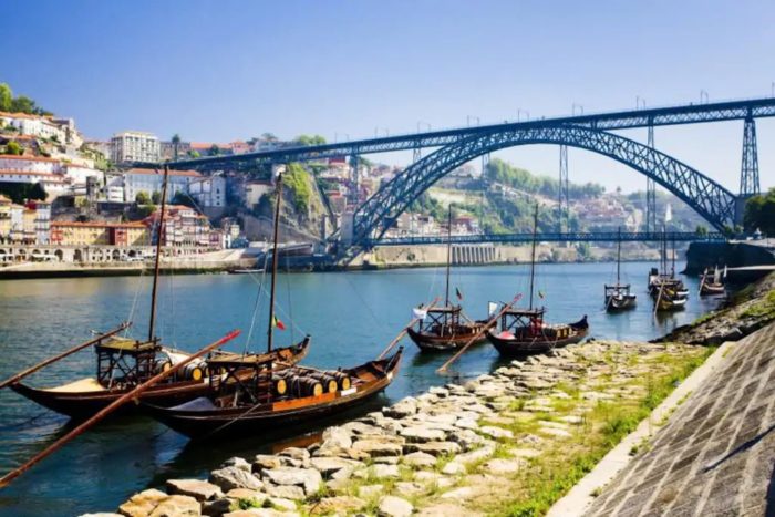 Oporto Douro Floating House