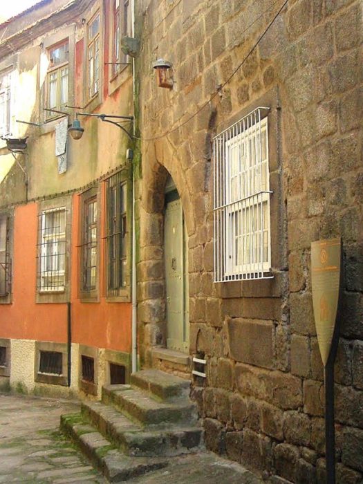 A Casa mais Antiga do Porto no Beco dos Redemoinhos