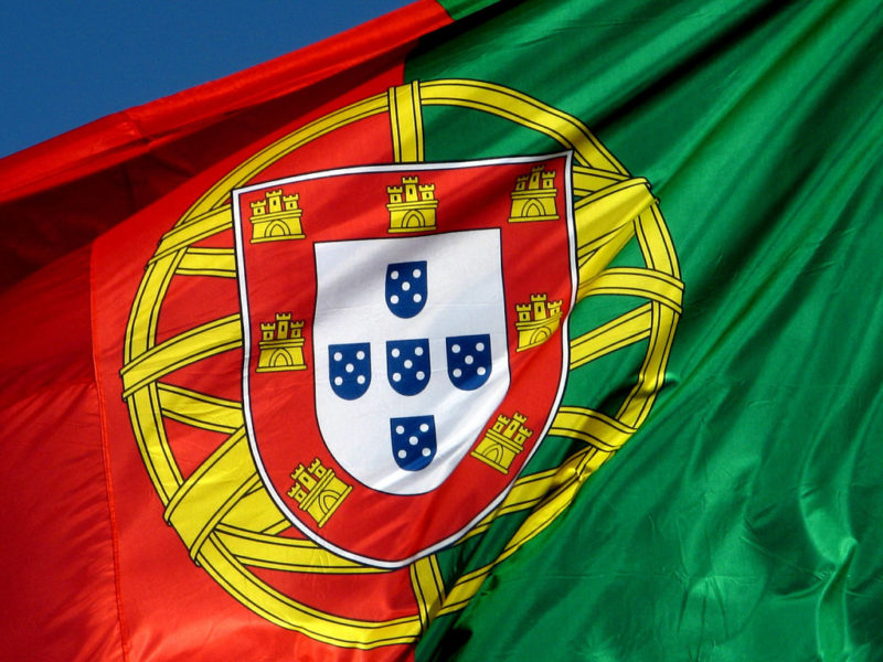 «Portuguesas e Portugueses» um erro e uma estupidez