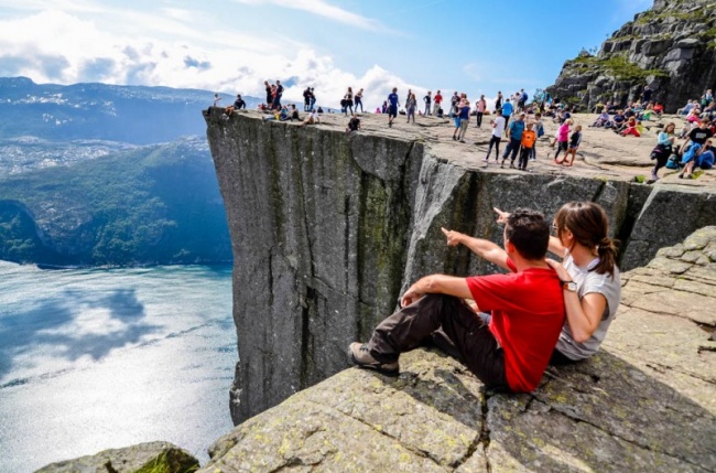 É português um dos 11 miradouros mais extremos do mundo para viajar estas férias É português um dos 11 miradouros mais extremos do mundo para viajar estas férias