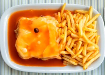 14 restaurantes para comer as melhores Francesinhas no Porto