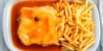 14 restaurantes para comer as melhores Francesinhas no Porto