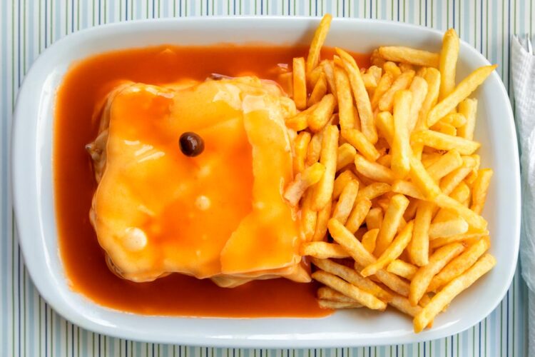 14 restaurantes para comer as melhores Francesinhas no Porto