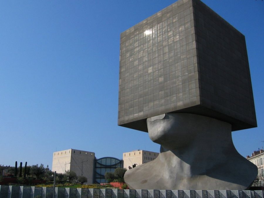20 fascinantes edifícios que desafiam as leis da física Biblioteca Louis Nyusera, Niza