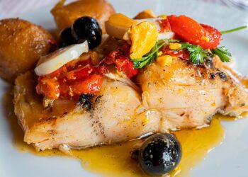 Em Portugal come-se muito bacalhau. Porquê?