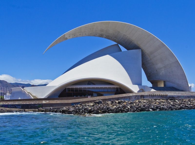 20 fascinantes edifícios que desafiam as leis da física Sala de conciertos, Tenerife