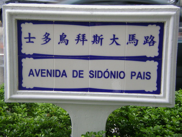 Qual é a língua mais falada em Macau?
