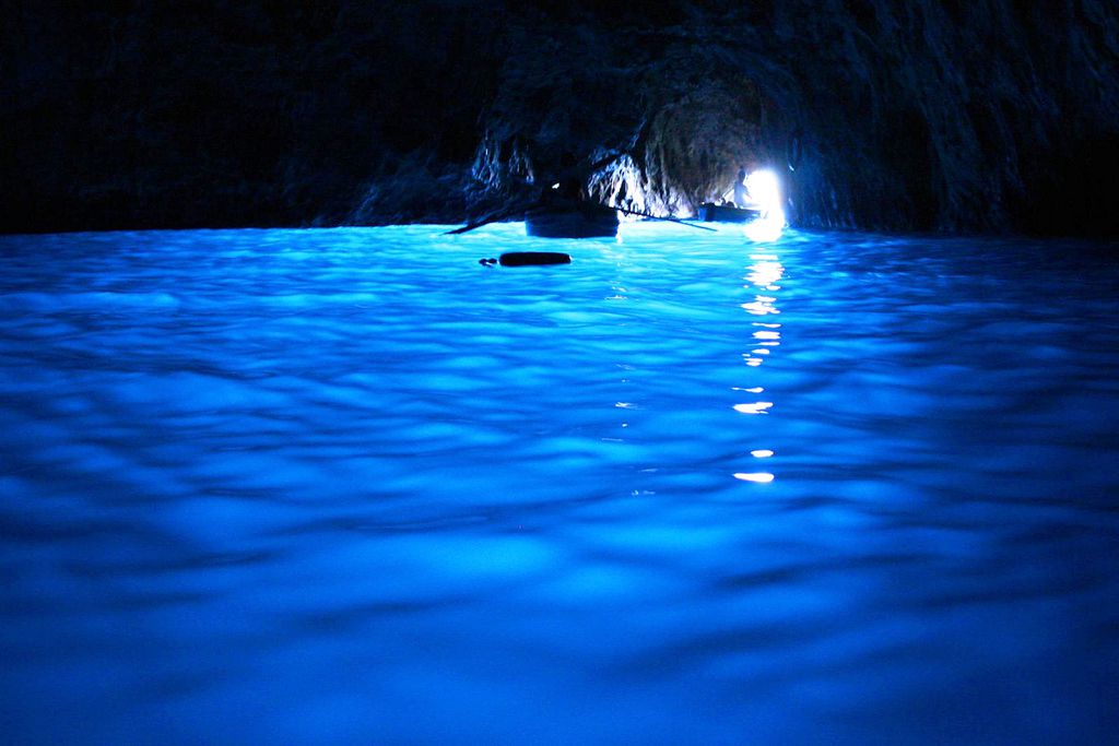 20 Maravilhas Naturais de cortar a respiração (uma é portuguesa) Gruta azul de Capri, Itália