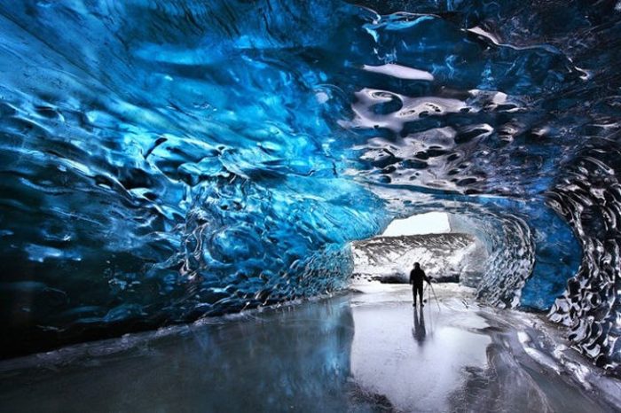20 lugares mágicos e surpreendentes (2 são portugueses) Svnafellsjkull (Caverna de Gelo), Islândia