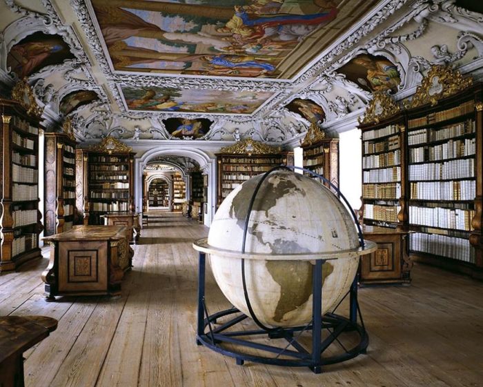 São portuguesas duas das 41 bibliotecas mais belas do mundo Biblioteca da Abadia de Wiblingen, na Alemanha
