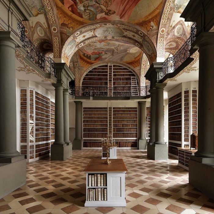 São portuguesas duas das 41 bibliotecas mais belas do mundo Biblioteca da Abadia de Saint Emmeram, Regensburg, Alemanha