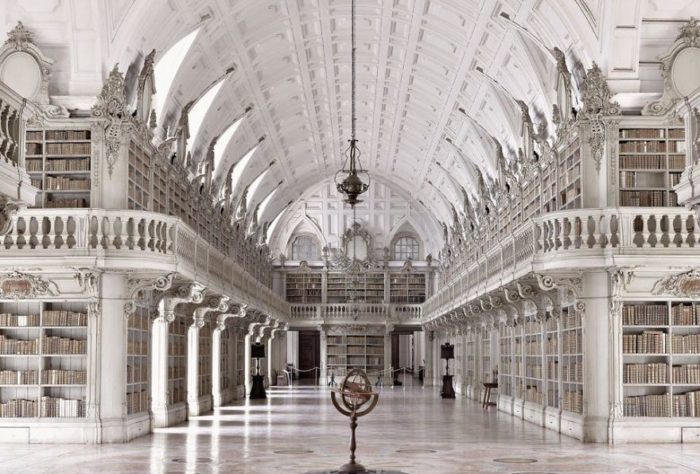 São portuguesas duas das 41 bibliotecas mais belas do mundo Palácio da Biblioteca de Mafra, em Portugal