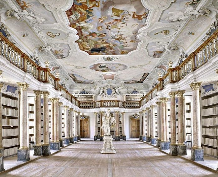 São portuguesas duas das 41 bibliotecas mais belas do mundo Biblioteca da Abadia de Ottobeuren, na Alemanha