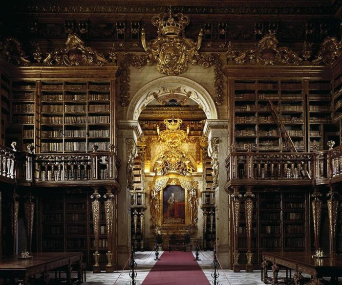 São portuguesas duas das 41 bibliotecas mais belas do mundo Biblioteca Joanina, Coimbra, Portugal