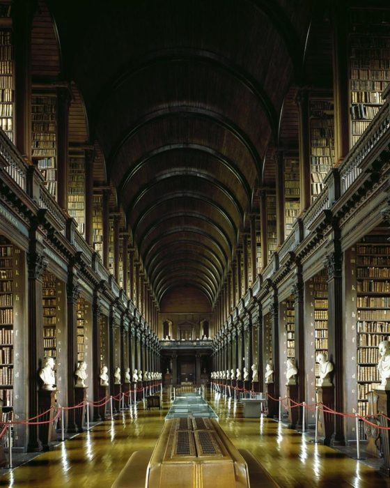 São portuguesas duas das 41 bibliotecas mais belas do mundo Trinity College Library, Dublin, Irlanda