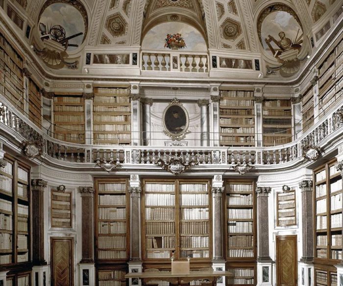 São portuguesas duas das 41 bibliotecas mais belas do mundo Biblioteca Pública de Imola, na Itália