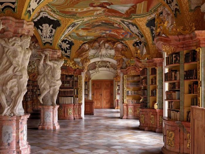 São portuguesas duas das 41 bibliotecas mais belas do mundo Metten Abbey Library, Metten, Alemanha