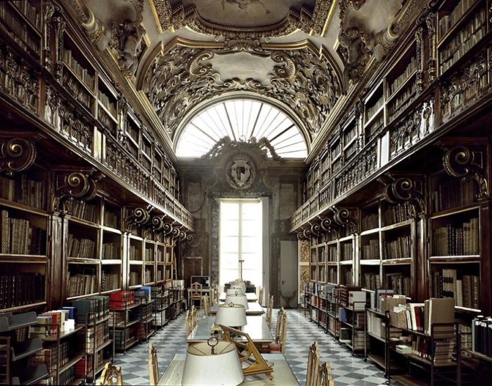 São portuguesas duas das 41 bibliotecas mais belas do mundo Biblioteca Riccardiana, Florença, Itália