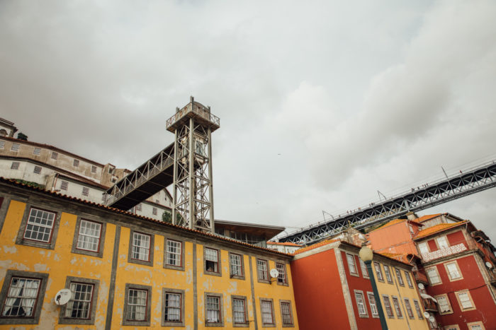 O elevador panorâmico construído na Ribeira