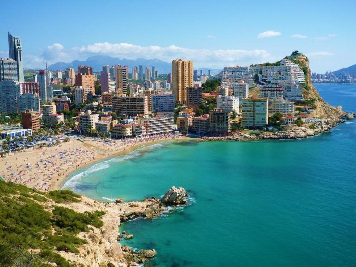 10 destinos de praia mais baratos na Europa para viajar este verão