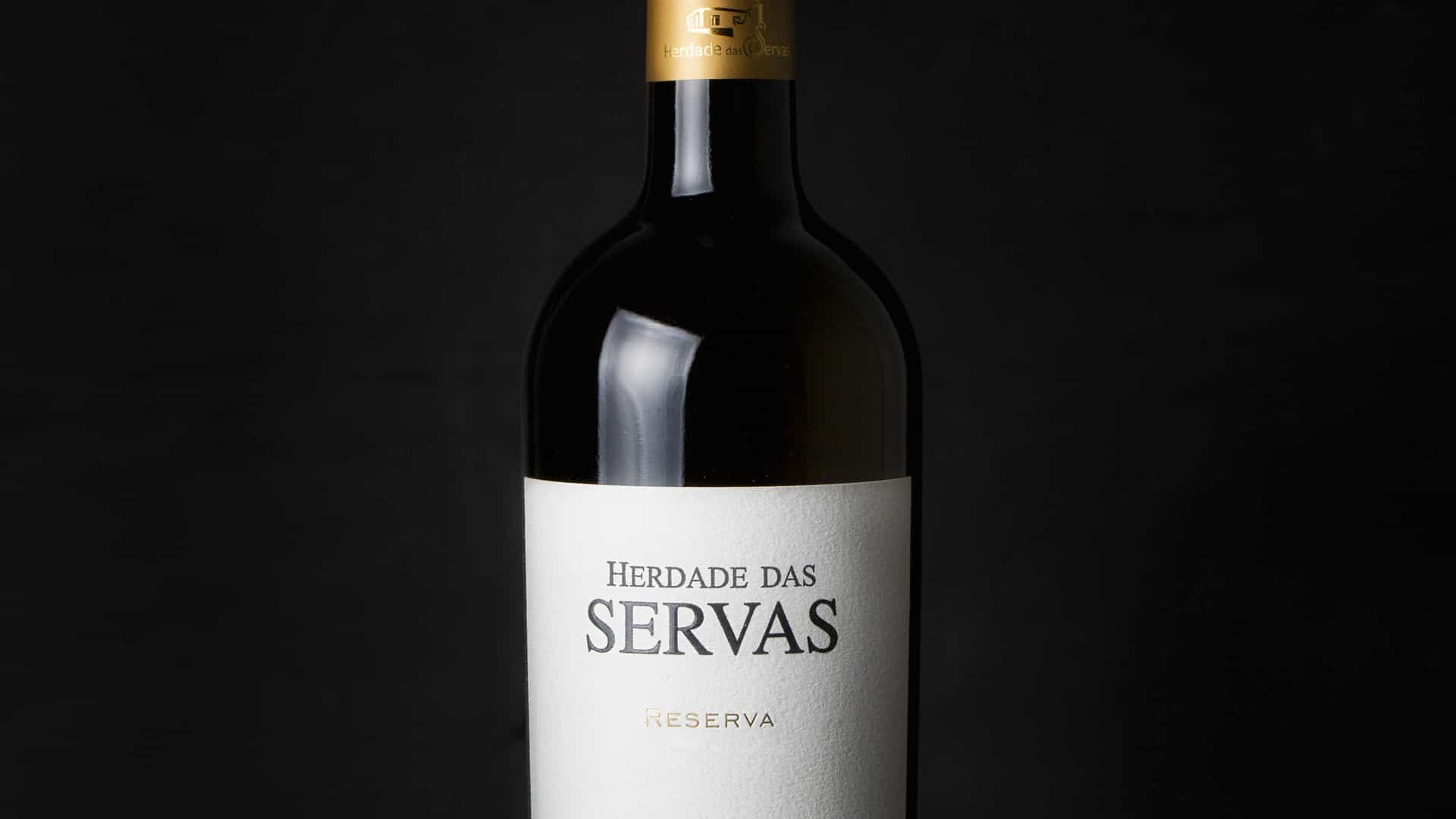 Medalhas de ouro para vinho tinto e branco nacionais Vinho tinto e branco