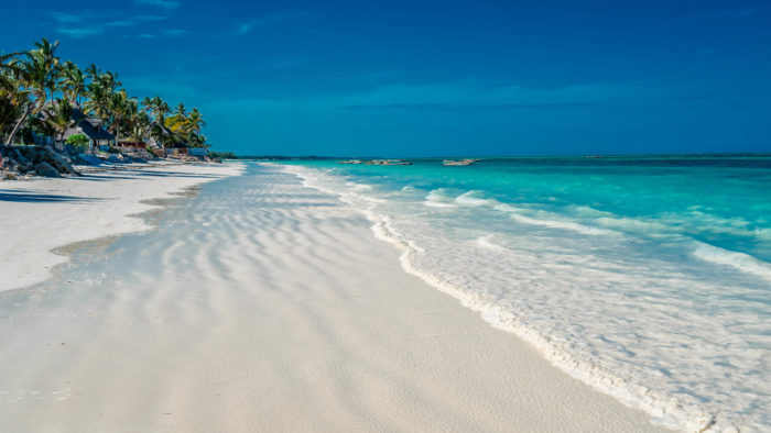 10 improváveis destinos com praias magníficas para viajar este verão