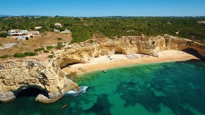 Uma das melhores praias do mundo é portuguesa, segundo a CNN Uma das melhores praias do mundo é portuguesa, segundo a CNN