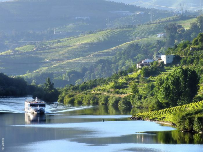 O Alto Douro Vinhateiro que é Património Mundial da UNESCO O Alto Douro Vinhateiro que é Património Mundial da UNESCO