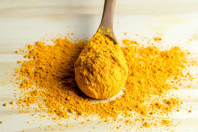 Açafrão e curcuma: diferenças e benefícios para a saúde Açafrão e curcuma