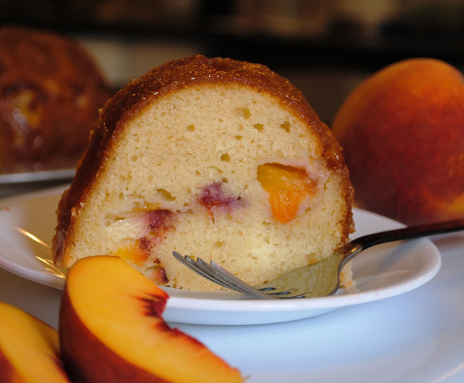 4 receitas de Bolo de iogurte de pêssego, uma delícia Bolo de iogurte de pêssego