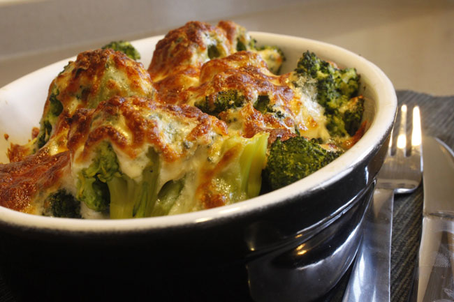 Bacalhau gratinado com bróculos