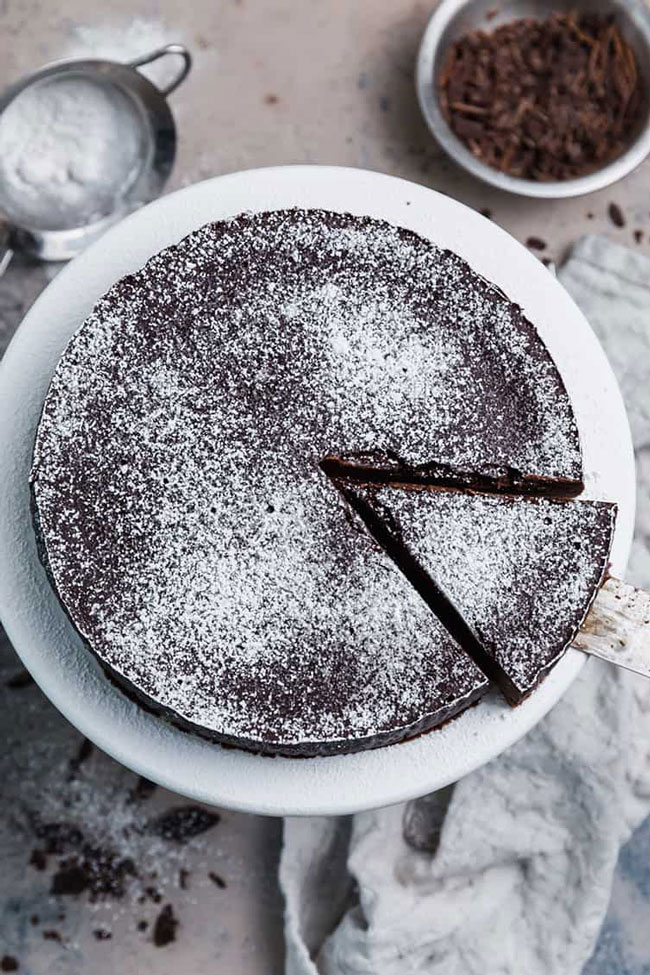 bolo de chocolate e avelãs