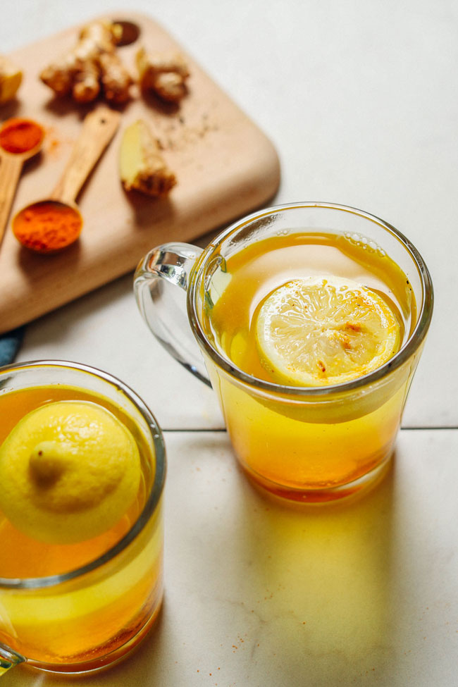 O que acontece se beber água de limão com açafrão todos os dias? beber água de limão com açafrão