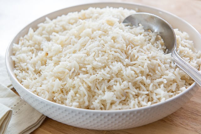Aprenda a fazer arroz branco seco